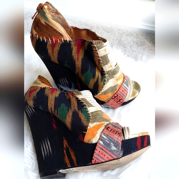 Unique Heels Design - Picture 1 of 4